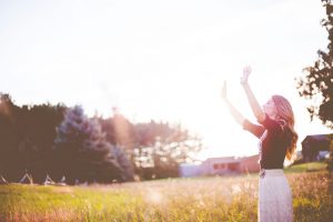 Woman with her hands up in a field. Christian Counseling in Cleveland for pastors and church leaders struggling with burnout, depression or anxiety. Christian Therapy in Beachwood, OH 44122